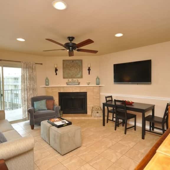 211B - River Run Condos-Comal River - Close to Schlitterbahn - Image 1
